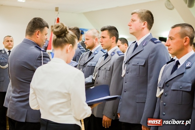 Zdjęcie w galerii na portalu naszraciborz.pl: Raciborskie obchody Święta Policji na zamku. 70 funkcjonariuszy z awansami wiadomości z regionu