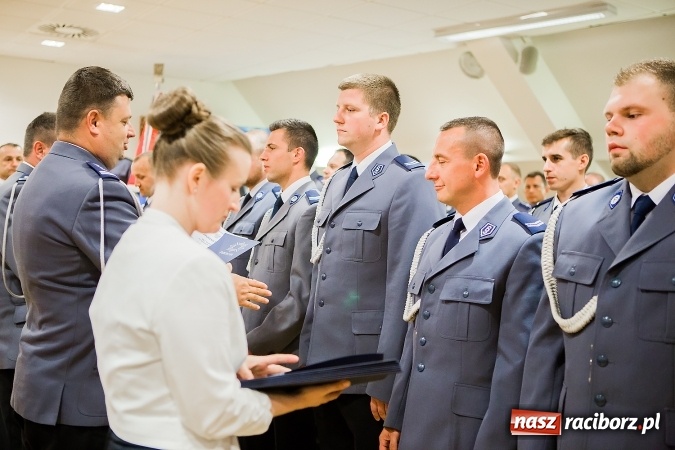 Zdjęcie w galerii na portalu naszraciborz.pl: Raciborskie obchody Święta Policji na zamku. 70 funkcjonariuszy z awansami wiadomości z regionu