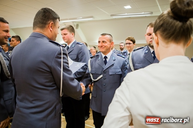 Zdjęcie w galerii na portalu naszraciborz.pl: Raciborskie obchody Święta Policji na zamku. 70 funkcjonariuszy z awansami wiadomości z regionu