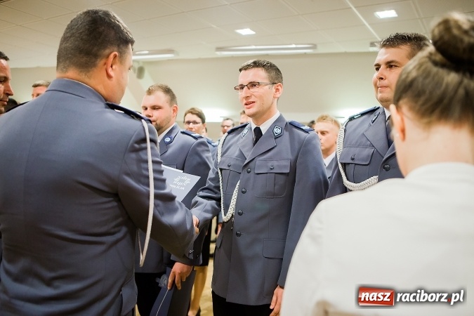Zdjęcie w galerii na portalu naszraciborz.pl: Raciborskie obchody Święta Policji na zamku. 70 funkcjonariuszy z awansami wiadomości z regionu