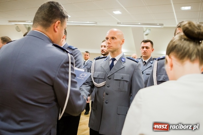 Zdjęcie w galerii na portalu naszraciborz.pl: Raciborskie obchody Święta Policji na zamku. 70 funkcjonariuszy z awansami wiadomości z regionu