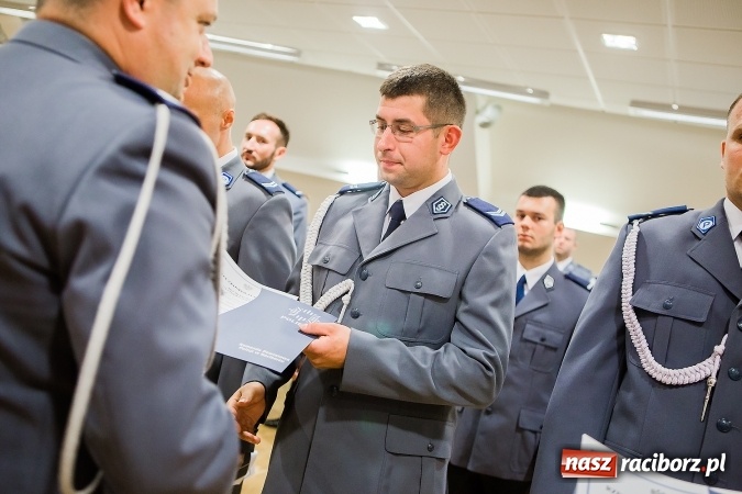 Zdjęcie w galerii na portalu naszraciborz.pl: Raciborskie obchody Święta Policji na zamku. 70 funkcjonariuszy z awansami wiadomości z regionu