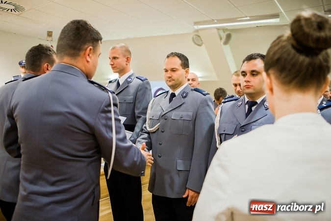 Zdjęcie w galerii na portalu naszraciborz.pl: Raciborskie obchody Święta Policji na zamku. 70 funkcjonariuszy z awansami wiadomości z regionu