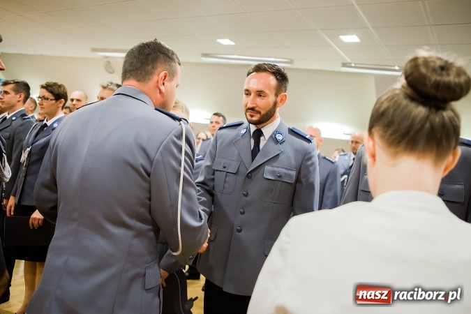 Zdjęcie w galerii na portalu naszraciborz.pl: Raciborskie obchody Święta Policji na zamku. 70 funkcjonariuszy z awansami wiadomości z regionu