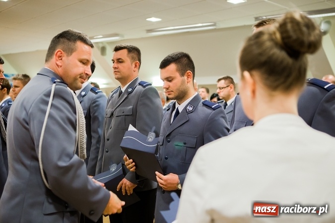 Zdjęcie w galerii na portalu naszraciborz.pl: Raciborskie obchody Święta Policji na zamku. 70 funkcjonariuszy z awansami wiadomości z regionu