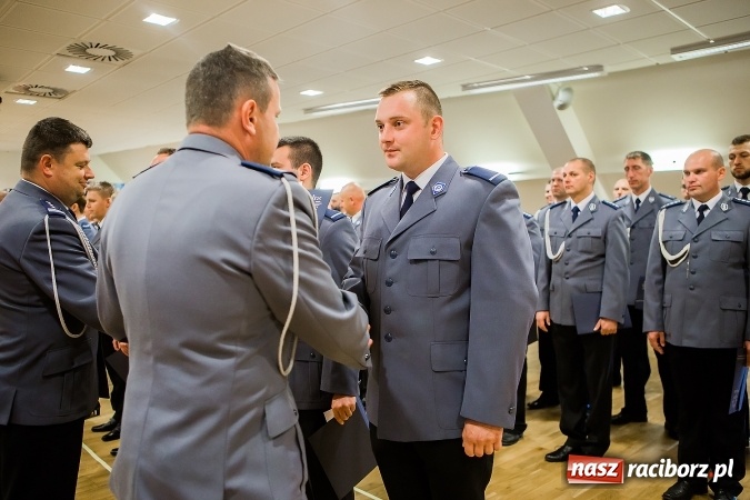 Zdjęcie w galerii na portalu naszraciborz.pl: Raciborskie obchody Święta Policji na zamku. 70 funkcjonariuszy z awansami wiadomości z regionu