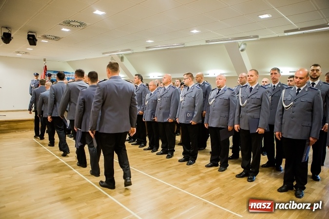 Zdjęcie w galerii na portalu naszraciborz.pl: Raciborskie obchody Święta Policji na zamku. 70 funkcjonariuszy z awansami wiadomości z regionu