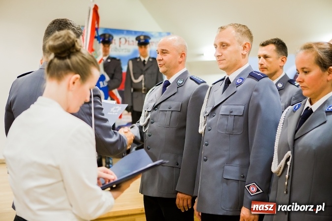 Zdjęcie w galerii na portalu naszraciborz.pl: Raciborskie obchody Święta Policji na zamku. 70 funkcjonariuszy z awansami wiadomości z regionu