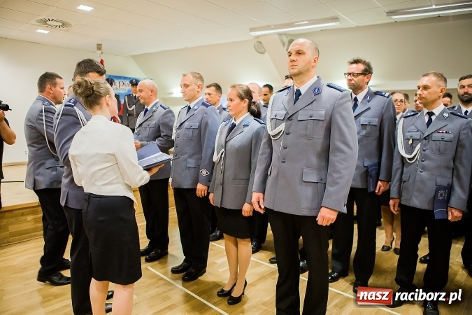 Zdjęcie w galerii na portalu naszraciborz.pl: Raciborskie obchody Święta Policji na zamku. 70 funkcjonariuszy z awansami wiadomości z regionu