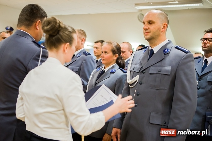 Zdjęcie w galerii na portalu naszraciborz.pl: Raciborskie obchody Święta Policji na zamku. 70 funkcjonariuszy z awansami wiadomości z regionu