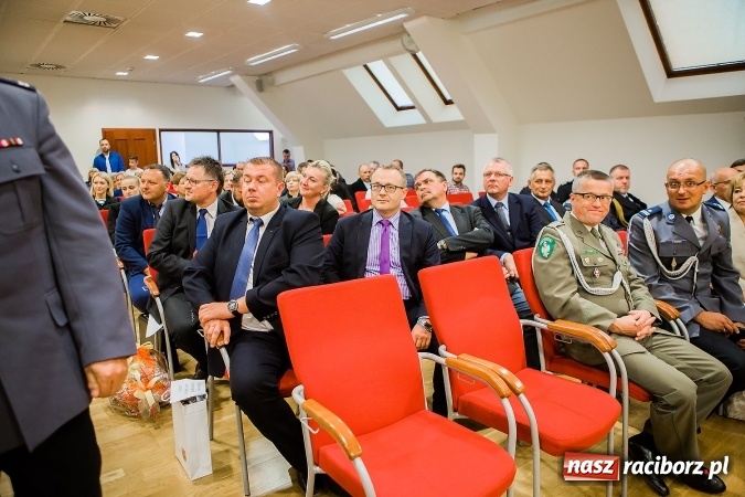Zdjęcie w galerii na portalu naszraciborz.pl: Raciborskie obchody Święta Policji na zamku. 70 funkcjonariuszy z awansami wiadomości z regionu