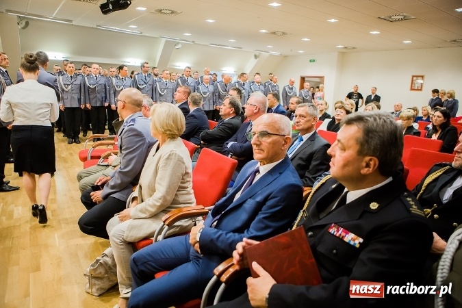 Zdjęcie w galerii na portalu naszraciborz.pl: Raciborskie obchody Święta Policji na zamku. 70 funkcjonariuszy z awansami wiadomości z regionu