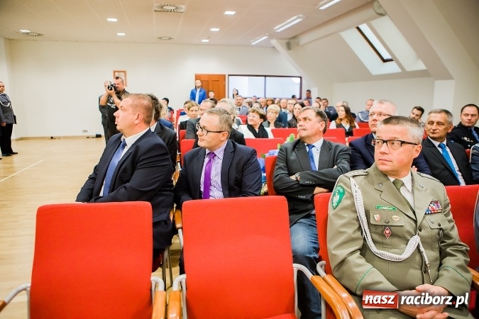Zdjęcie w galerii na portalu naszraciborz.pl: Raciborskie obchody Święta Policji na zamku. 70 funkcjonariuszy z awansami wiadomości z regionu