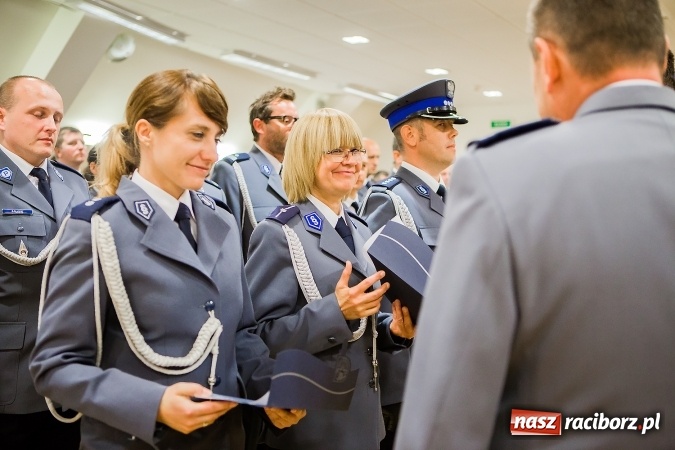 Zdjęcie w galerii na portalu naszraciborz.pl: Raciborskie obchody Święta Policji na zamku. 70 funkcjonariuszy z awansami wiadomości z regionu