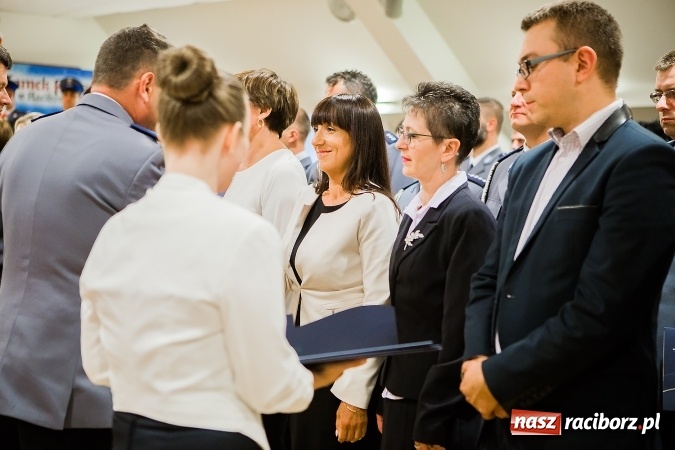 Zdjęcie w galerii na portalu naszraciborz.pl: Raciborskie obchody Święta Policji na zamku. 70 funkcjonariuszy z awansami wiadomości z regionu