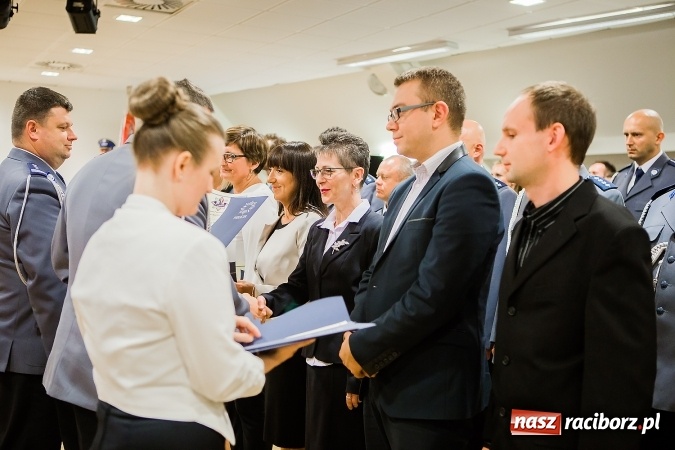 Zdjęcie w galerii na portalu naszraciborz.pl: Raciborskie obchody Święta Policji na zamku. 70 funkcjonariuszy z awansami wiadomości z regionu