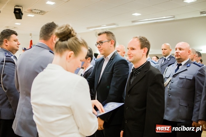 Zdjęcie w galerii na portalu naszraciborz.pl: Raciborskie obchody Święta Policji na zamku. 70 funkcjonariuszy z awansami wiadomości z regionu