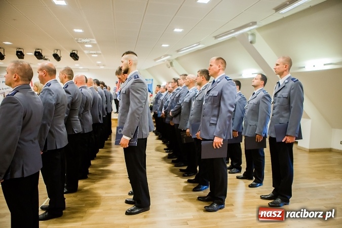 Zdjęcie w galerii na portalu naszraciborz.pl: Raciborskie obchody Święta Policji na zamku. 70 funkcjonariuszy z awansami wiadomości z regionu