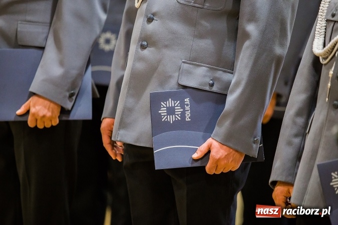 Zdjęcie w galerii na portalu naszraciborz.pl: Raciborskie obchody Święta Policji na zamku. 70 funkcjonariuszy z awansami wiadomości z regionu