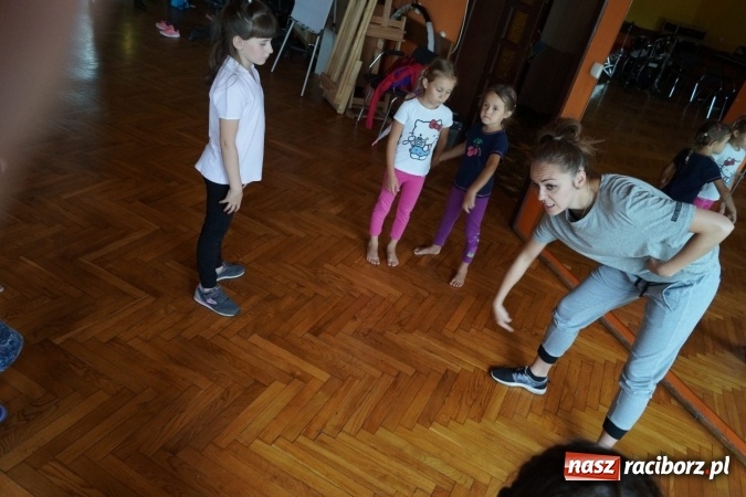 Zdjęcie w galerii na portalu naszraciborz.pl: Hip-hop i balet w Gminnym Centrum Kultury w Nędzy wiadomości z regionu