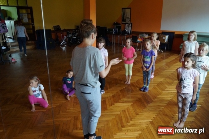 Zdjęcie w galerii na portalu naszraciborz.pl: Hip-hop i balet w Gminnym Centrum Kultury w Nędzy wiadomości z regionu
