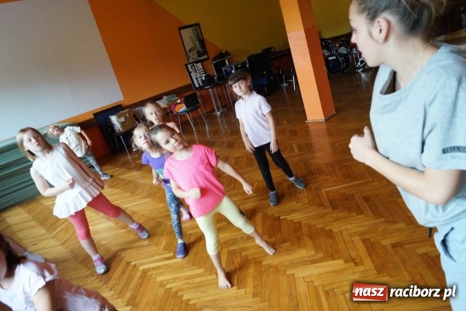 Zdjęcie w galerii na portalu naszraciborz.pl: Hip-hop i balet w Gminnym Centrum Kultury w Nędzy wiadomości z regionu