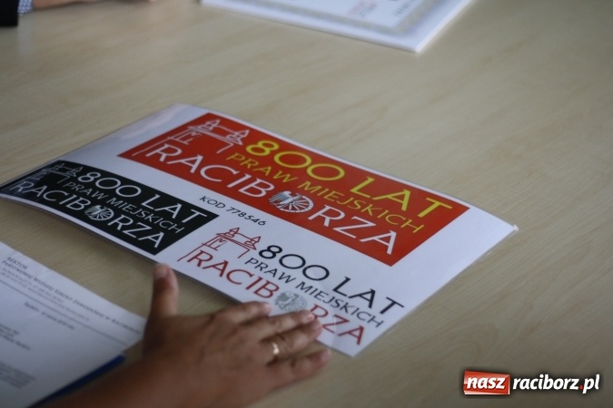 Zdjęcie w galerii na portalu naszraciborz.pl: Będziemy świętować 800 lat praw miejskich Raciborza. Wybrano logo na obchody tego wydarzenia wiadomości z regionu