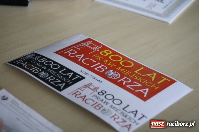 Zdjęcie w galerii na portalu naszraciborz.pl: Będziemy świętować 800 lat praw miejskich Raciborza. Wybrano logo na obchody tego wydarzenia wiadomości z regionu