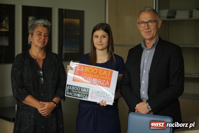 Zdjęcie w galerii na portalu naszraciborz.pl: Będziemy świętować 800 lat praw miejskich Raciborza. Wybrano logo na obchody tego wydarzenia wiadomości z regionu
