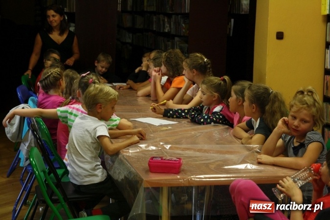 Zdjęcie w galerii na portalu naszraciborz.pl: Biblioteka w Nędzy uczy jak pozbyć się stresu. Jak?  wiadomości z regionu