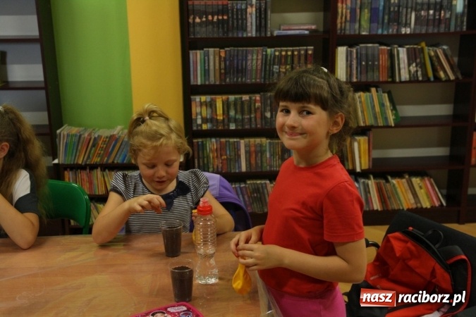 Zdjęcie w galerii na portalu naszraciborz.pl: Biblioteka w Nędzy uczy jak pozbyć się stresu. Jak?  wiadomości z regionu