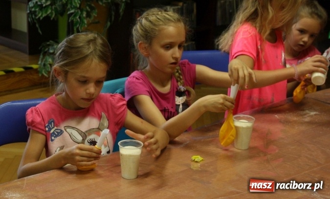 Zdjęcie w galerii na portalu naszraciborz.pl: Biblioteka w Nędzy uczy jak pozbyć się stresu. Jak?  wiadomości z regionu