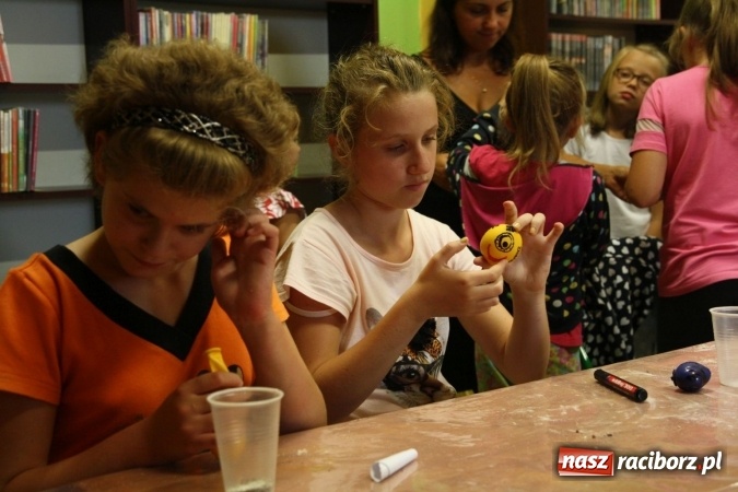 Zdjęcie w galerii na portalu naszraciborz.pl: Biblioteka w Nędzy uczy jak pozbyć się stresu. Jak?  wiadomości z regionu