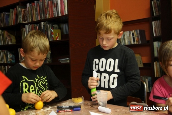 Zdjęcie w galerii na portalu naszraciborz.pl: Biblioteka w Nędzy uczy jak pozbyć się stresu. Jak?  wiadomości z regionu