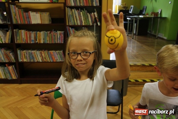 Zdjęcie w galerii na portalu naszraciborz.pl: Biblioteka w Nędzy uczy jak pozbyć się stresu. Jak?  wiadomości z regionu