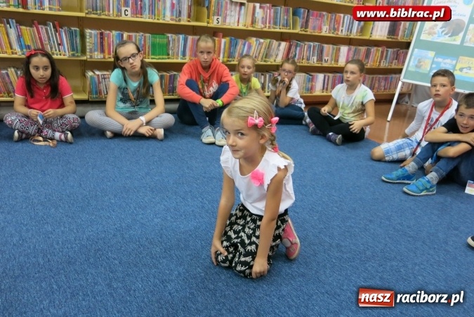 Zdjęcie w galerii na portalu naszraciborz.pl: Kim jest Dżok? - spotkanie z pisarką Barbarą Gawryluk w bibliotece wiadomości z regionu