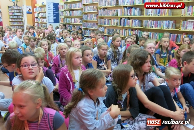 Zdjęcie w galerii na portalu naszraciborz.pl: Kim jest Dżok? - spotkanie z pisarką Barbarą Gawryluk w bibliotece wiadomości z regionu