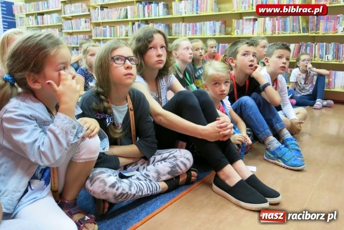 Zdjęcie w galerii na portalu naszraciborz.pl: Kim jest Dżok? - spotkanie z pisarką Barbarą Gawryluk w bibliotece wiadomości z regionu