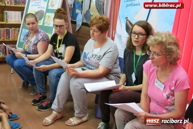 Zdjęcie w galerii na portalu naszraciborz.pl: Kim jest Dżok? - spotkanie z pisarką Barbarą Gawryluk w bibliotece wiadomości z regionu