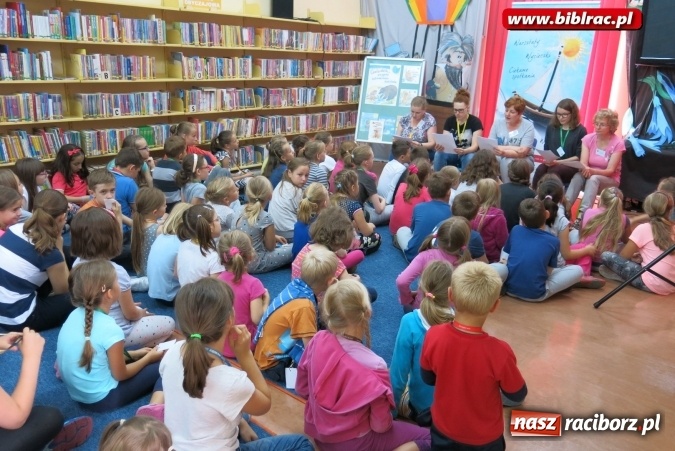 Zdjęcie w galerii na portalu naszraciborz.pl: Kim jest Dżok? - spotkanie z pisarką Barbarą Gawryluk w bibliotece wiadomości z regionu