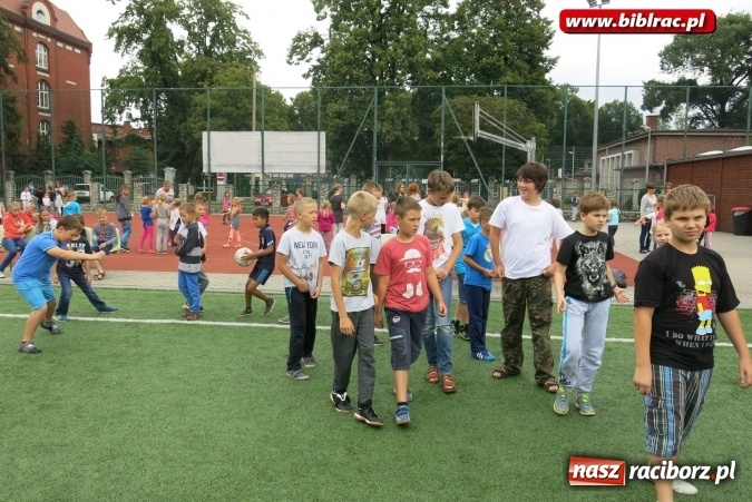 Zdjęcie w galerii na portalu naszraciborz.pl: Kim jest Dżok? - spotkanie z pisarką Barbarą Gawryluk w bibliotece wiadomości z regionu