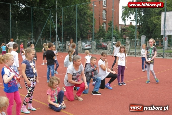 Zdjęcie w galerii na portalu naszraciborz.pl: Kim jest Dżok? - spotkanie z pisarką Barbarą Gawryluk w bibliotece wiadomości z regionu