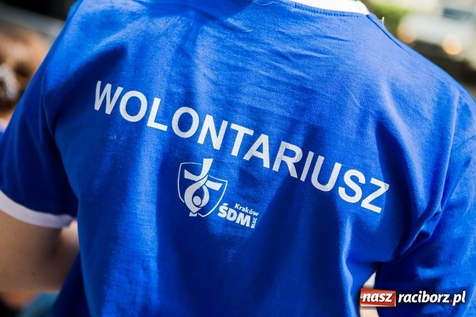 Zdjęcie w galerii na portalu naszraciborz.pl: Z Bahrajnu do Raciborza. Pielgrzymi przyjeżdżają na Światowe Dni Młodzieży wiadomości z regionu