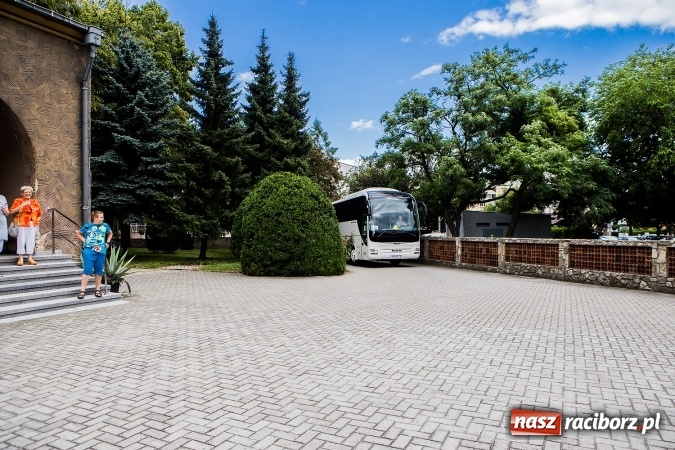 Zdjęcie w galerii na portalu naszraciborz.pl: Z Bahrajnu do Raciborza. Pielgrzymi przyjeżdżają na Światowe Dni Młodzieży wiadomości z regionu