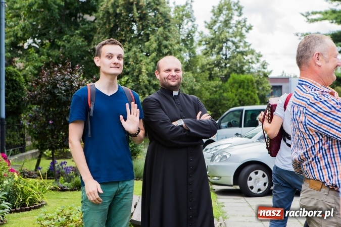 Zdjęcie w galerii na portalu naszraciborz.pl: Z Bahrajnu do Raciborza. Pielgrzymi przyjeżdżają na Światowe Dni Młodzieży wiadomości z regionu