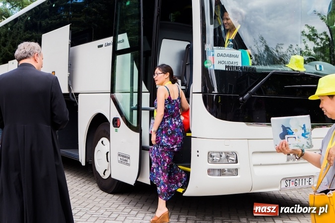 Zdjęcie w galerii na portalu naszraciborz.pl: Z Bahrajnu do Raciborza. Pielgrzymi przyjeżdżają na Światowe Dni Młodzieży wiadomości z regionu