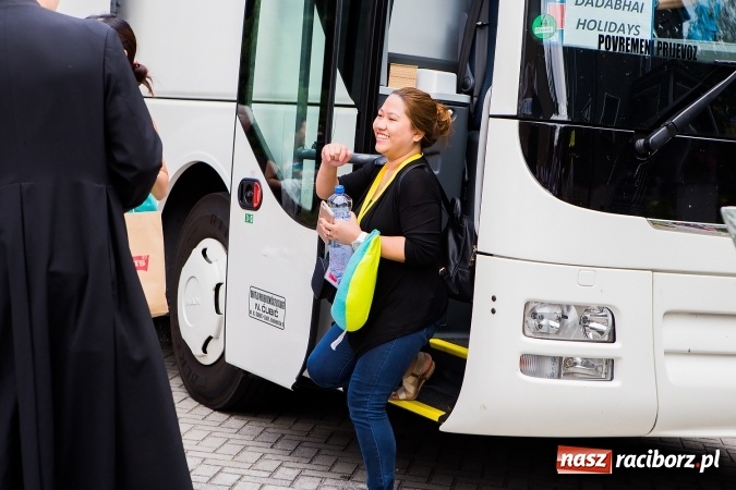 Zdjęcie w galerii na portalu naszraciborz.pl: Z Bahrajnu do Raciborza. Pielgrzymi przyjeżdżają na Światowe Dni Młodzieży wiadomości z regionu