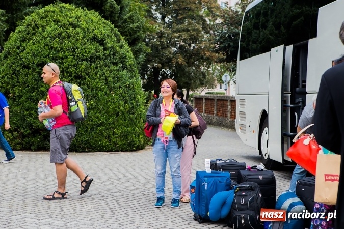 Zdjęcie w galerii na portalu naszraciborz.pl: Z Bahrajnu do Raciborza. Pielgrzymi przyjeżdżają na Światowe Dni Młodzieży wiadomości z regionu