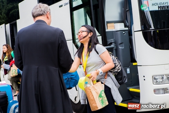 Zdjęcie w galerii na portalu naszraciborz.pl: Z Bahrajnu do Raciborza. Pielgrzymi przyjeżdżają na Światowe Dni Młodzieży wiadomości z regionu