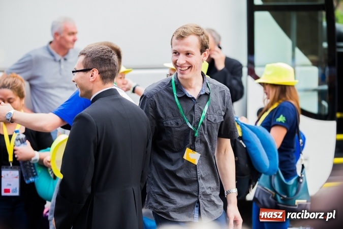 Zdjęcie w galerii na portalu naszraciborz.pl: Z Bahrajnu do Raciborza. Pielgrzymi przyjeżdżają na Światowe Dni Młodzieży wiadomości z regionu